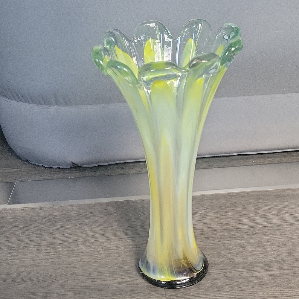 Stunning Blown Glass Swung Pulled Glass Vase